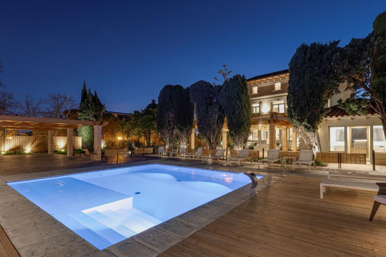 Hotel Boutique Mirlo برشلونة المظهر الخارجي الصورة The hotel's swimming pool